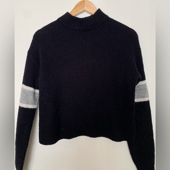 J and J mock neck sweater - black and white color blocking - size S - Picture 13 of 14
